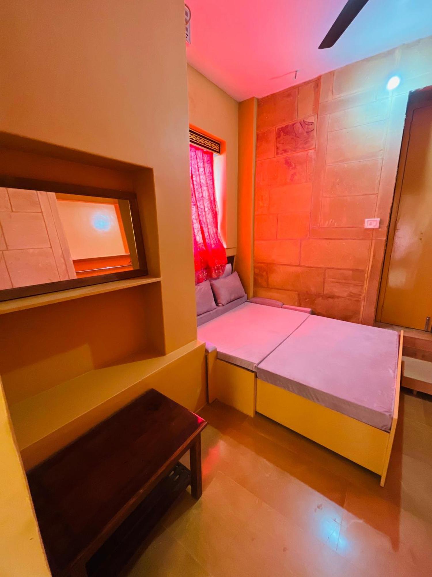 Mud Mirror Guesthouse Jaisalmer Dış mekan fotoğraf