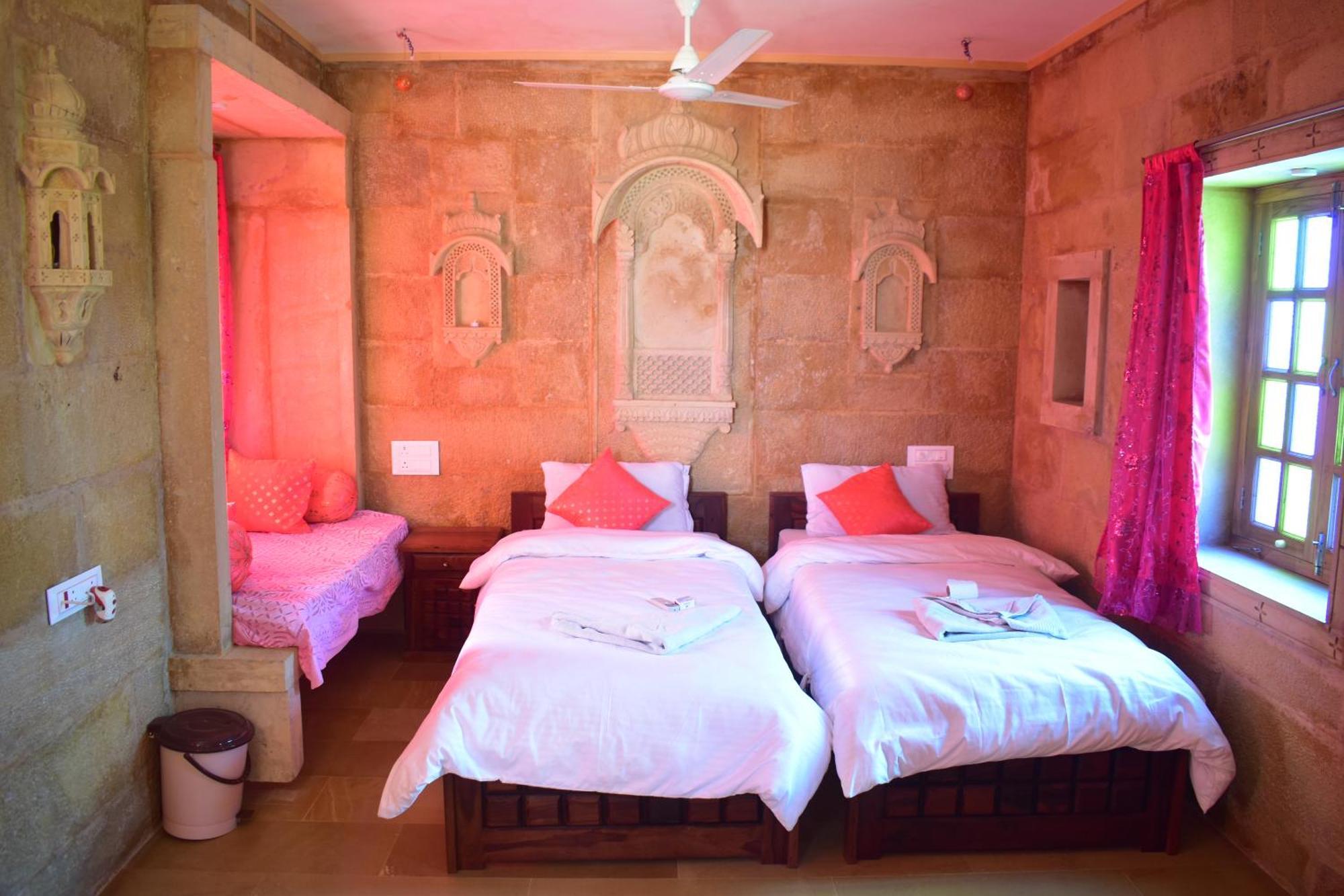 Mud Mirror Guesthouse Jaisalmer Dış mekan fotoğraf