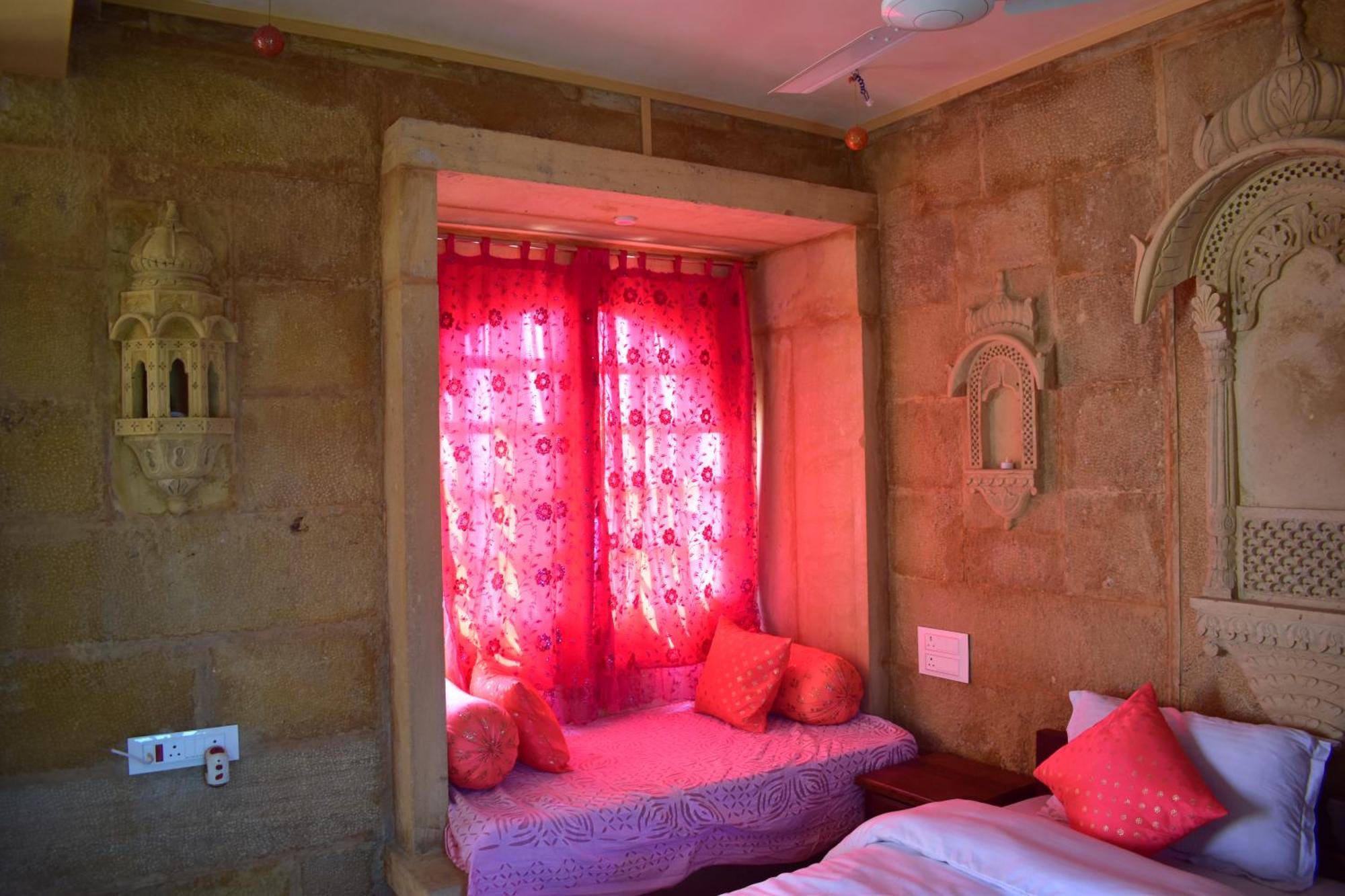 Mud Mirror Guesthouse Jaisalmer Dış mekan fotoğraf