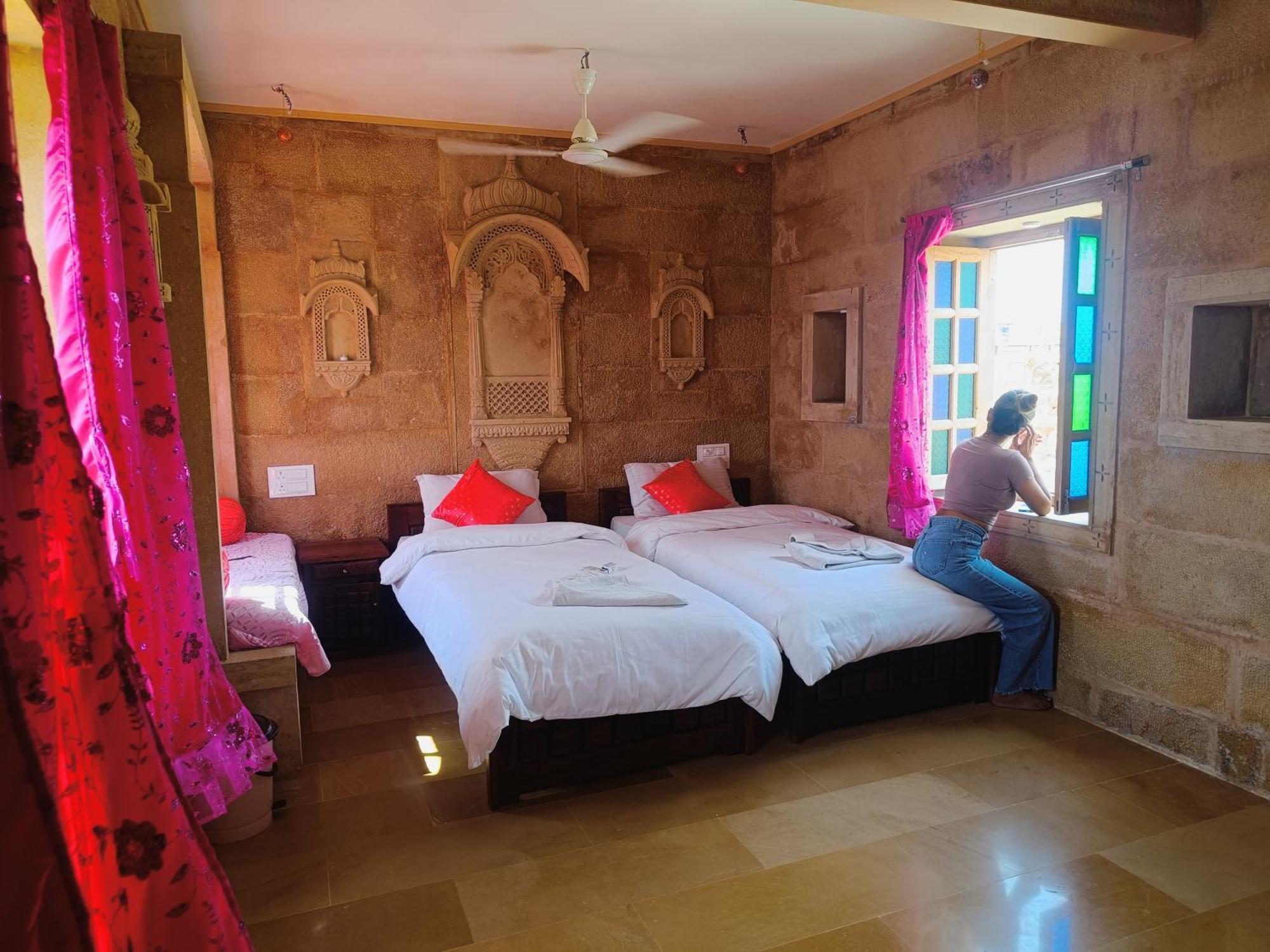 Mud Mirror Guesthouse Jaisalmer Dış mekan fotoğraf