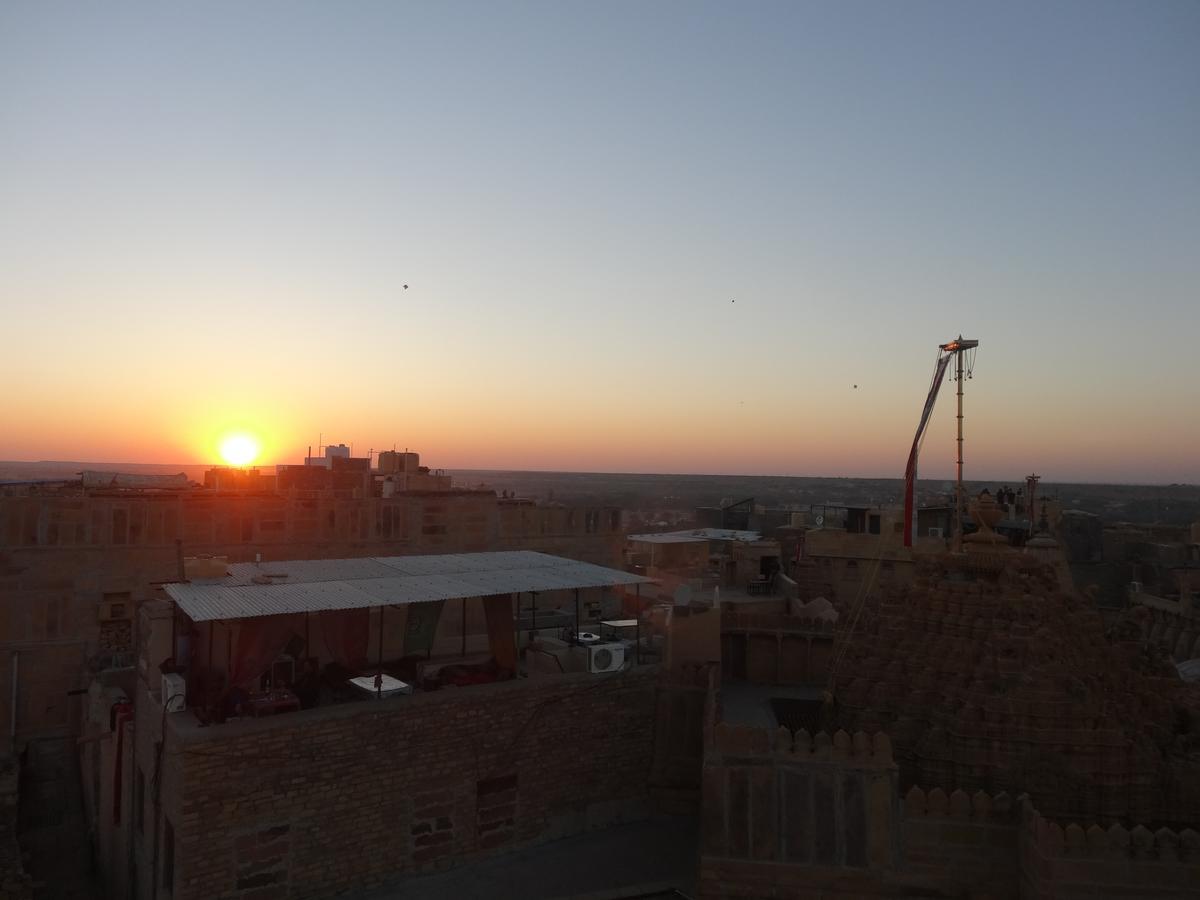 Mud Mirror Guesthouse Jaisalmer Dış mekan fotoğraf
